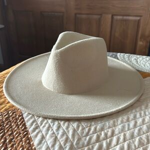Women’s tan NEW hat